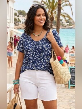 Emily Stacy, XL, short sleeve top, navy blue w small white flowers.EUC, P2P: 22”